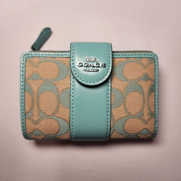 NWT Coach CT922 Medium Corner Zip Wallet Signature Jacquard Leather Faded Blue - Picture 1 of 5
